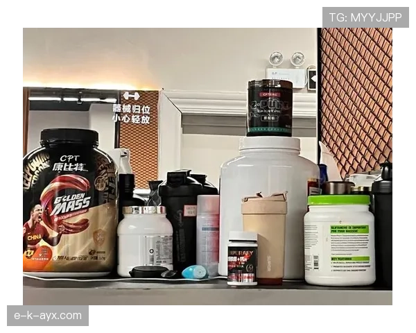 常园家的冰箱里居然塞满了蛋白粉，连放瓶水的地方都没有